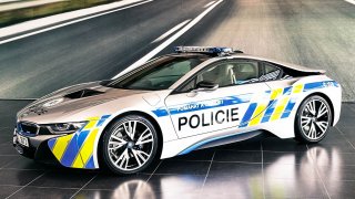 Policie: Hradní protokolář Kruliš seděl ve zničeném BMW i8 oprávněně
