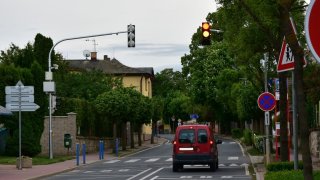 České obce začínají používat ke zpomalení aut systém, před kterým není úniku. Má vyšší účinnost než radar