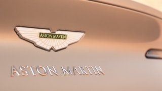 Nádherný roadster Aston Martin DB11 Volante. 18