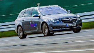 Opel na cestě ke kooperativní automatizované jízdě
