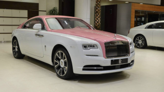 Rolls-Royce Wraith růžový 1