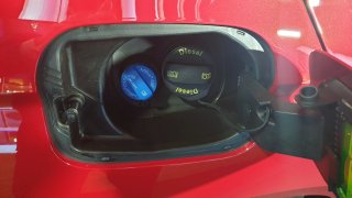 Majitelé naftových aut skupují AdBlue ve velkém. Ministerstvo si chce udělat zásoby