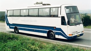 Retro: Porevoluční české autobusy Oasa se chtěly přiblížit Západu. Bránil tomu ale i pach toalet