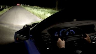 Použití dálkových světel má svá pravidla, přesto je spousta českých řidičů používá špatně