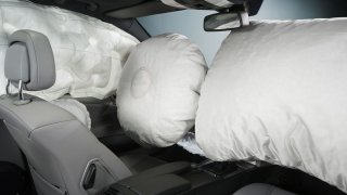6,5 milionů aut musí do servisů kvůli vadě airbagů