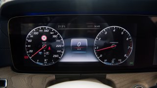 Mercedes-Benz E300 Coupe interiér 1
