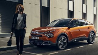 Srovnání dne: Nový Citroën C4 proti Škodě Scala a novému VW Golf