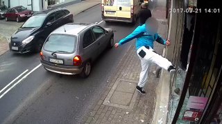 Karma! Drzého polského chuligána srazilo auto
