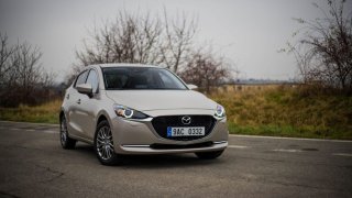 Test Mazda 2 1.5 Skyactiv-G90 M Hybrid pohledem ženy: Když hravost předčí velikost