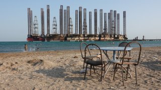 Fotr na tripu - industriální pláž, Ázerbájdžán