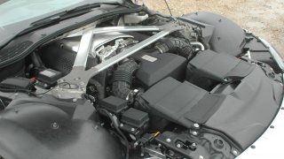 Aston Martin Vantage – Interiér 1
