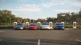 Tesla chystá dva levné elektromobily pro běžné řidiče. Chce se zbavit závislosti na Číně
