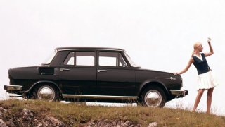 Kvíz: Škoda 100 nebyla tak sexy jako embéčko, ale stál se na ni pořadník. Znáte její historii?