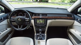Škoda Superb Combi 2014 Interier 7