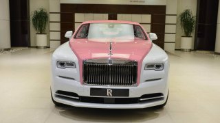 Rolls-Royce Wraith růžový 5