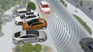 Asistent vyparkování a sledování mrtvého úhlu dokáže zabránit nehodám