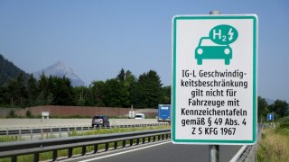 Rakousko zvýhodňuje elektromobily výrazně vyšší rychlostí na dálnicích. Nově to mohou využít i Češi