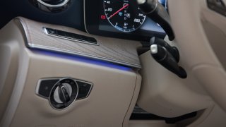 Mercedes-Benz E300 Coupe interiér 10