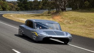 Studenti postavili solární automobil, který ujede 1000 kilometrů. Připravují se na speciální závod