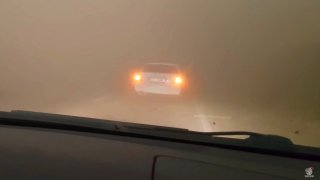 Bouře prachu v Rumunsku udělala ze dne noc.