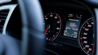 Registrací nových aut na CNG v Česku ubývá. Nezachrání to už ani klesající cena stlačeného plynu
