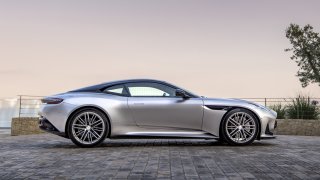 Nový Aston Martin DB12