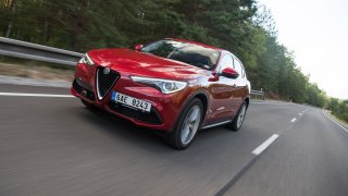 Alfa Romeo Stelvio se na českých silnicích neztrat