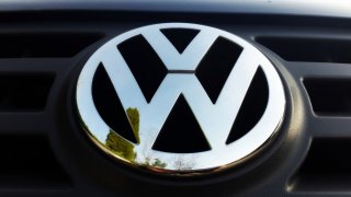 I přes těžké ztráty ve druhém čtvrtletí se koncern VW chce letos udržet v zisku. Řekl to akcionářům