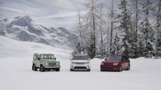 Kresba Land Roveru v Alpách
