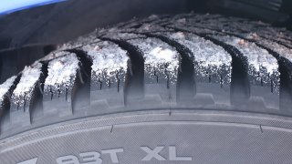 Subaru BRZ pneumatiky s hřeby