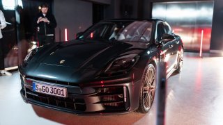 Nové Porsche Panamera poprvé v Česku. Má unikátní vzduchový podvozek, který se inspiruje motorkami