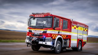 Nový design hasičských aut se testuje na cisterně plné vychytávek. Tohle si hasiči fakt zaslouží!