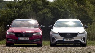 Srovnání dvou odlišných sportovců: Škoda Superb SportLine vs. Opel Insignia GSi