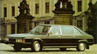 Retro: Tatra 613 Speciál měla tempomat i minibar. Nedávno se vydražila za 1,5 milionu korun