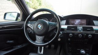 BMW 530i E60 interiér 8