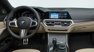 Návrat do minulosti: BMW začalo prodávat některé modely bez dotykového displeje