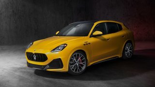 Maserati má nové SUV s výkonem supersportu. Už příští rok se z něj ale stane i elektromobil