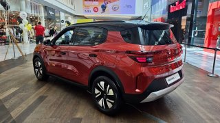 Na trh míří nový Opel Frontera. Rodinné SUV nabídne až sedm míst k sezení, ale jen dva motory