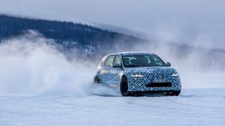Hyundai brzy odhalí ostrý Ioniq 5 N. Nejdřív ale musí podstoupit ledové testy ve Švédsku