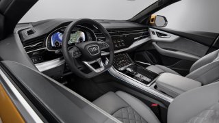 Audi Q8 interiér