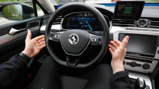 Na německých dálnicích se testují vozy s automatizovaným řízením