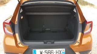 I malá SUV mohou mít velký kufr. Pomáhají si třeba posuvem zadních sedadel