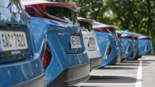 Toyota bude skladovat energii v akumulátorech ze svých aut