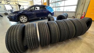 První celoroční pneumatika uspěla v testech. Provoz v zimě i v létě s ní vyjde překvapivě levně