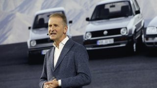 Šéf Volkswagenu Diess: Elektromobily není nutné zlevňovat, stačilo by zdražit naftu