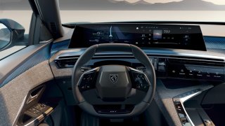 Od revoluce ke zdokonalení: Peugeot před dekádou změnil pravidla hry v interiéru a nyní přináší i-Cockpit ještě v čistší podobě