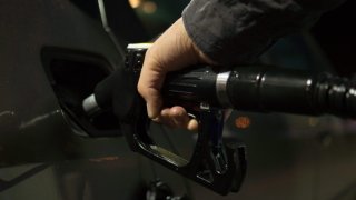 Benzin místo nafty: Co se stane a co dělat, když natankujete špatné palivo?