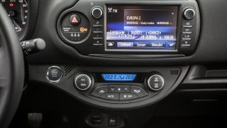 Toyota Yaris 1.5 VVT-iE interiér 7