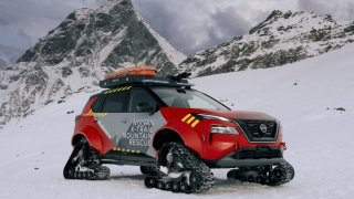 Nissan vytvořil netradiční koncept pro horskou službu. Místo kol má sněžné pásy