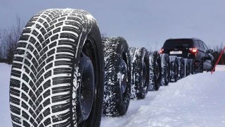 Poznat kvalitní zimní pneumatiku zvládnete i bez odborníka. Stačí se řídit drobnými symboly
